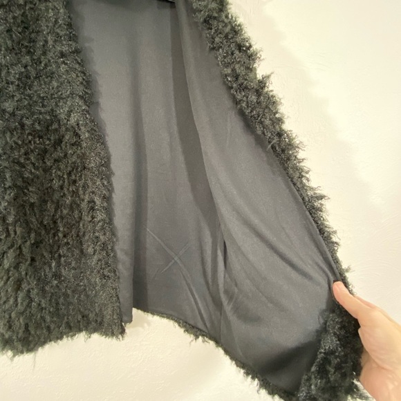 VERTIGO - FUZZY FURRY - DARK BLACK VEST - FULLY LINED - NEW WITH TAGS 🏷 - B20 - Picture 5 of 11